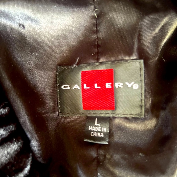 Warm, Furry, Soft, Hooded, Black Gallery, Large Coat - Picture 2 of 3